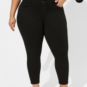 Torrid Bombshell Skinny Premium Stretch Black High-Rise Jeans 22R